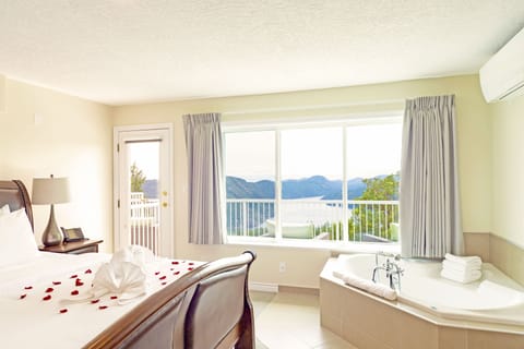 King Vista View Room | Premium bedding, pillowtop beds, in-room safe, iron/ironing board