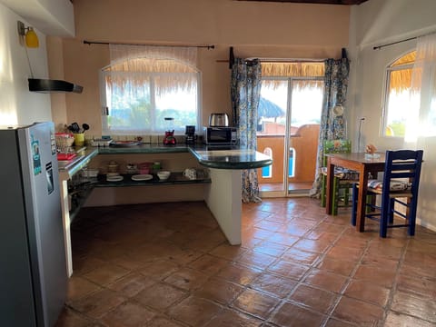 Comfort Studio Suite, Kitchenette | In-room safe, iron/ironing board, free WiFi, bed sheets