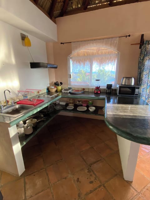 Comfort Studio Suite, Kitchenette | Private kitchen | Fridge, stovetop, coffee/tea maker, cookware/dishes/utensils