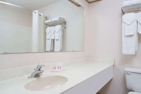 Combined shower/tub, hair dryer, towels, soap