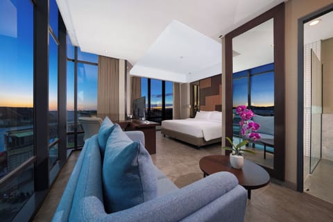 Smart Deluxe Room | In-room safe, desk, WiFi (free), bed sheets