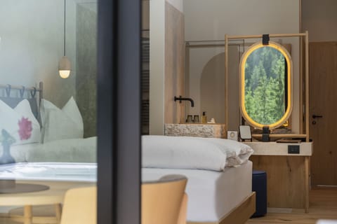 Deluxe Suite, Mountain View | Premium bedding, down comforters, Select Comfort beds, minibar