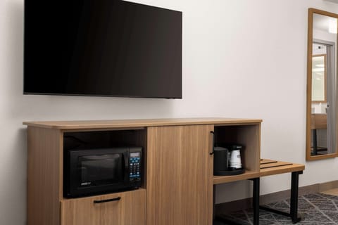 Iron/ironing board, free cribs/infant beds, free rollaway beds