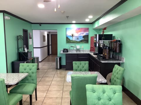 Free daily continental breakfast