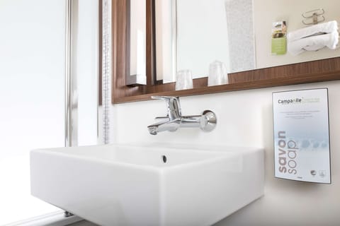 Combined shower/tub, eco-friendly toiletries, hair dryer, towels