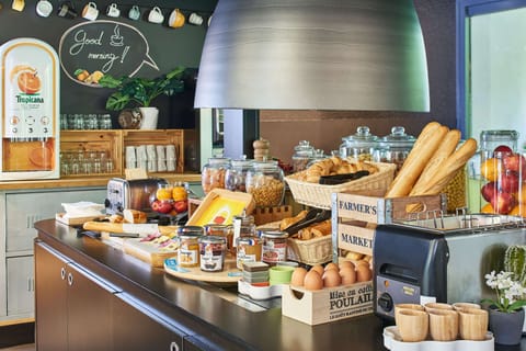 Daily buffet breakfast (EUR 13.90 per person)