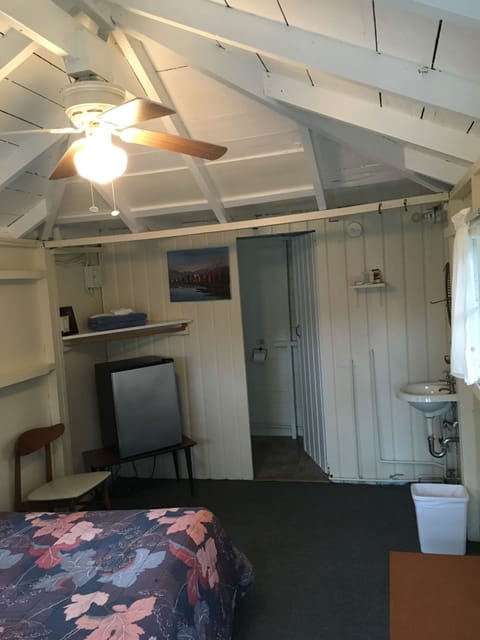 Single Cabin, Full Bed | Free WiFi