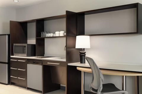 Full-size fridge, microwave, dishwasher, cookware/dishes/utensils