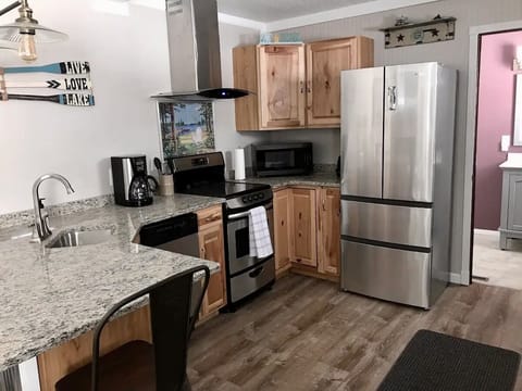 Suite, Multiple Beds, Kitchen, Lake View | Private kitchen | Fridge, microwave, coffee/tea maker