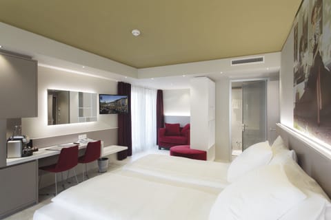 Superior Double Room | Minibar, in-room safe, desk, free WiFi
