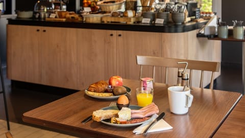 Daily buffet breakfast (EUR 13.90 per person)