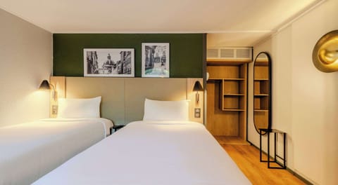 Standard Room, 2 Twin Beds | 1 bedroom, desk, free WiFi, bed sheets