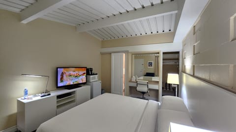 Premium Room, 1 King Bed, Non Smoking | Egyptian cotton sheets, premium bedding, desk, laptop workspace