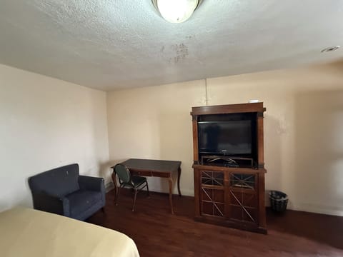 Room, 2 Queen Beds, Smoking | Desk, bed sheets