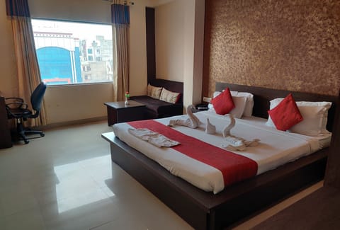 Royal Double Room, 1 Bedroom, City View | Premium bedding, desk, blackout drapes, iron/ironing board