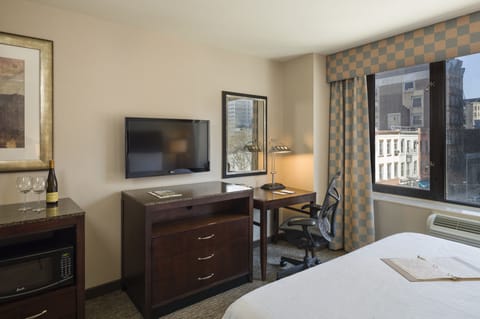 Premium bedding, in-room safe, iron/ironing board, WiFi (free)