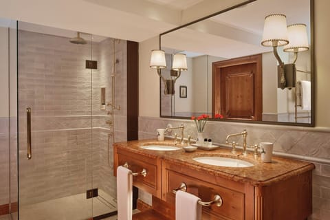 Combined shower/tub, free toiletries, hair dryer, bathrobes