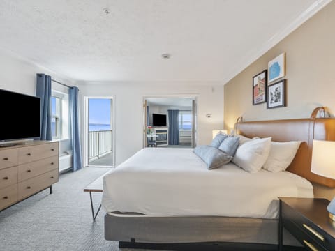 Sleeping Bear Dunes Suite - King | Premium bedding, in-room safe, individually decorated