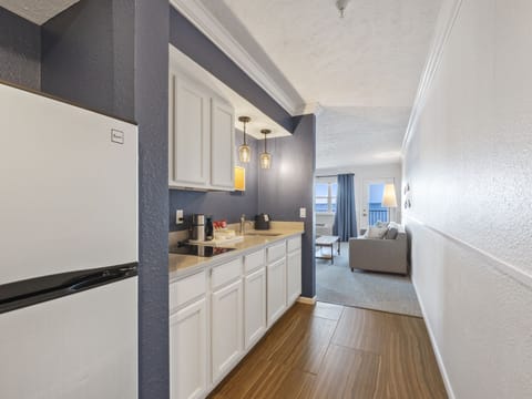 Sleeping Bear Dunes Suite - King | Private kitchen | Fridge, microwave, coffee/tea maker