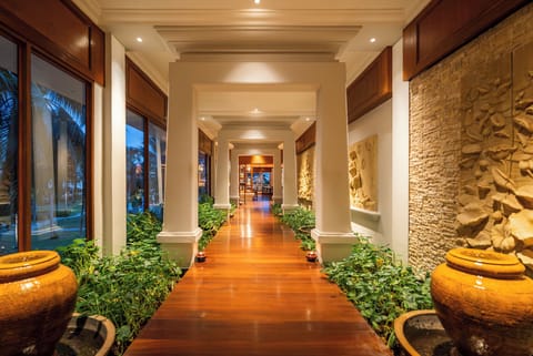 4 restaurants, breakfast, lunch, dinner served; international cuisine