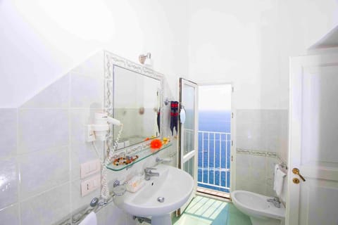 Superior Double Room, Sea View | Bathroom | Eco-friendly toiletries, hair dryer, bathrobes, bidet
