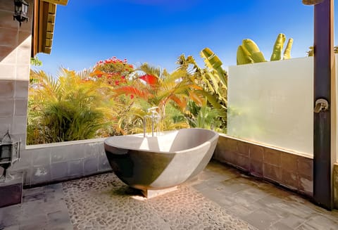 Four Bedroom Villa with Private Pool | Bathroom | Separate tub and shower, deep soaking tub, free toiletries, hair dryer