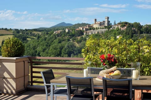 Classic Apartment, 2 Bedrooms | Terrace/patio