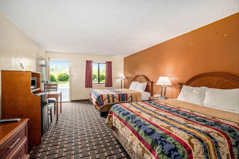 Two queen beds non smoking | Desk, free WiFi, bed sheets, alarm clocks