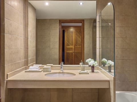 In-room safe, desk, soundproofing, free WiFi