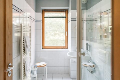 Shower, free toiletries, hair dryer, heated floors