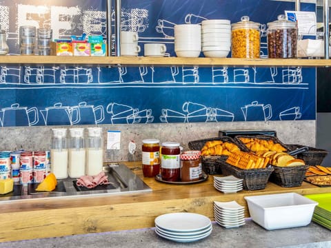 Daily buffet breakfast (EUR 8.40 per person)