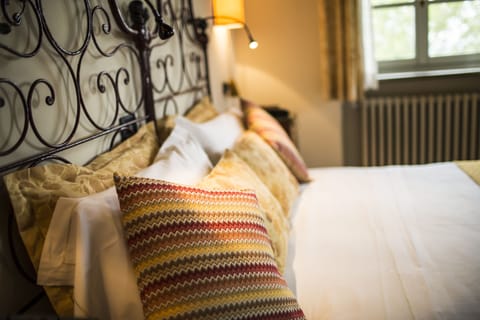 Junior Suite | Minibar, in-room safe, desk, blackout drapes