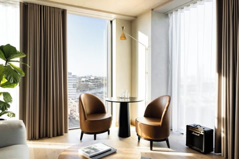 Room, 1 Queen Bed (Resident Room) | Premium bedding, in-room safe, desk, laptop workspace