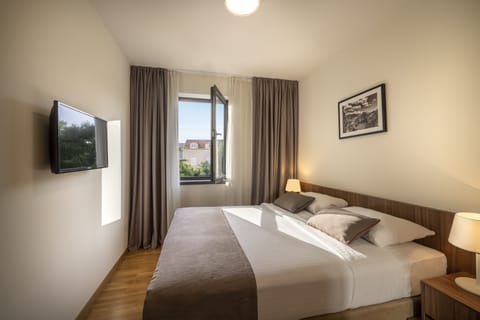 Premium Apartment, 1 Bedroom | In-room safe, desk, blackout drapes, free cribs/infant beds