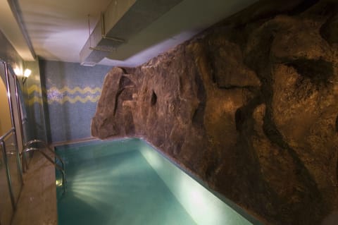 Pool waterfall