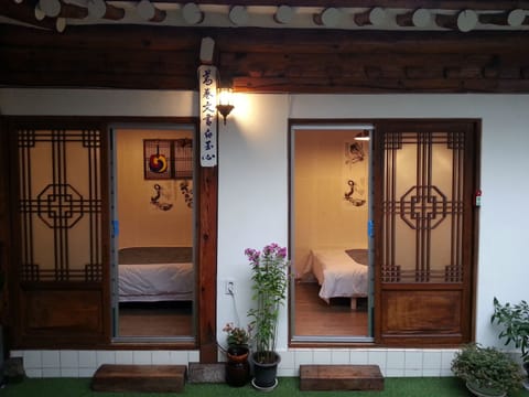 Minibar, iron/ironing board, free WiFi, bed sheets