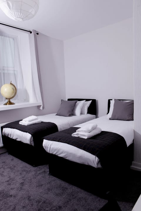 Apartment | Desk, iron/ironing board, free WiFi, bed sheets