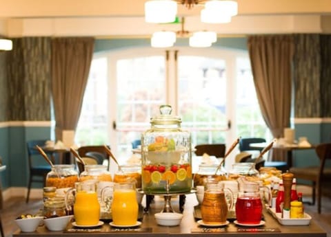 Breakfast, lunch and dinner served