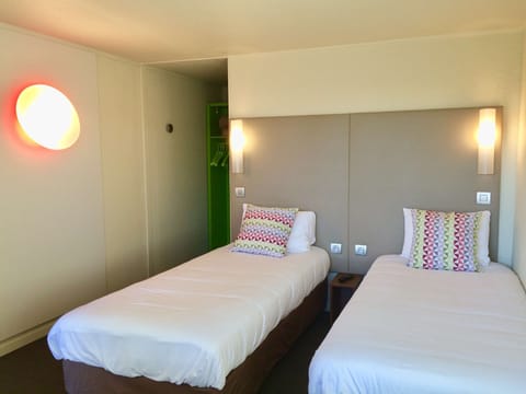 Standard Room, 2 Twin Beds | 1 bedroom, premium bedding, desk, laptop workspace