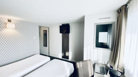 Standard Room, 2 Twin Beds | Desk, blackout drapes, free WiFi, bed sheets