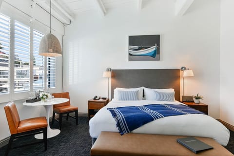 Basic Room, 1 King Bed | Desk, iron/ironing board, free cribs/infant beds, free rollaway beds