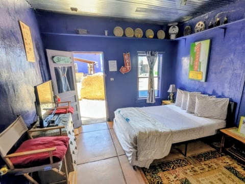 The Blue Room | Free WiFi, bed sheets