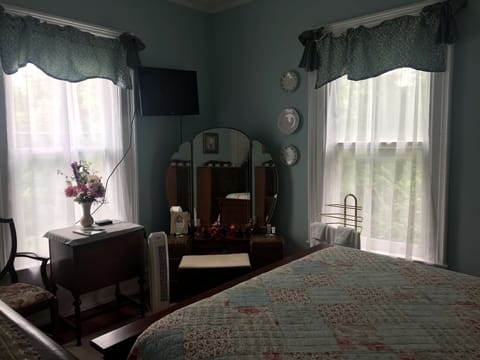 Room, Private Bathroom (Grandma Beatrice) | Iron/ironing board, free WiFi