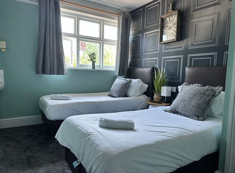 Standard Twin Room, Private Bathroom (Separate Private Bathroom) | 1 bedroom