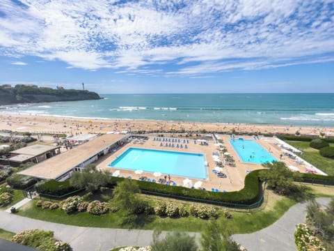 Seasonal outdoor pool, pool umbrellas, sun loungers