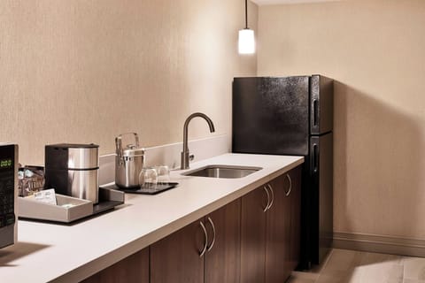 Suite, 1 King Bed, Corner | Down comforters, pillowtop beds, in-room safe, desk