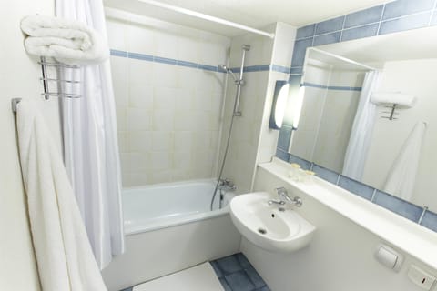 Bathtub, deep soaking tub, eco-friendly toiletries, towels