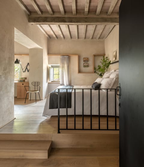 Superior Double Room, 1 King Bed | Minibar, in-room safe, individually decorated, individually furnished