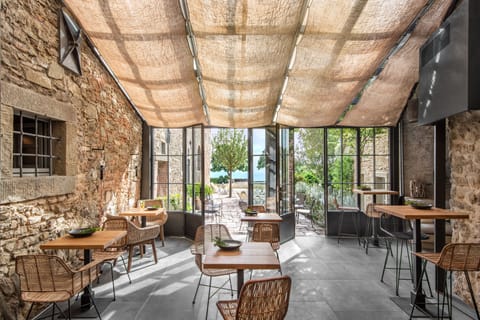 Lobby lounge, garden views, open daily