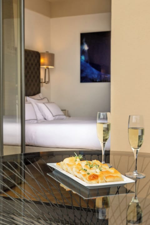 Supreme Room with Terrace and Spa Access | Premium bedding, down comforters, pillowtop beds, minibar